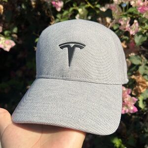 TESLA Motors Cap. NEW